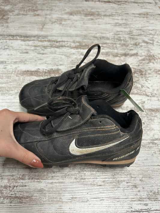 Boys 2.5 cleats